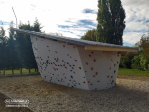 Outdoor Bouldering Wall Devínska Nová Ves | Anatomic.sk